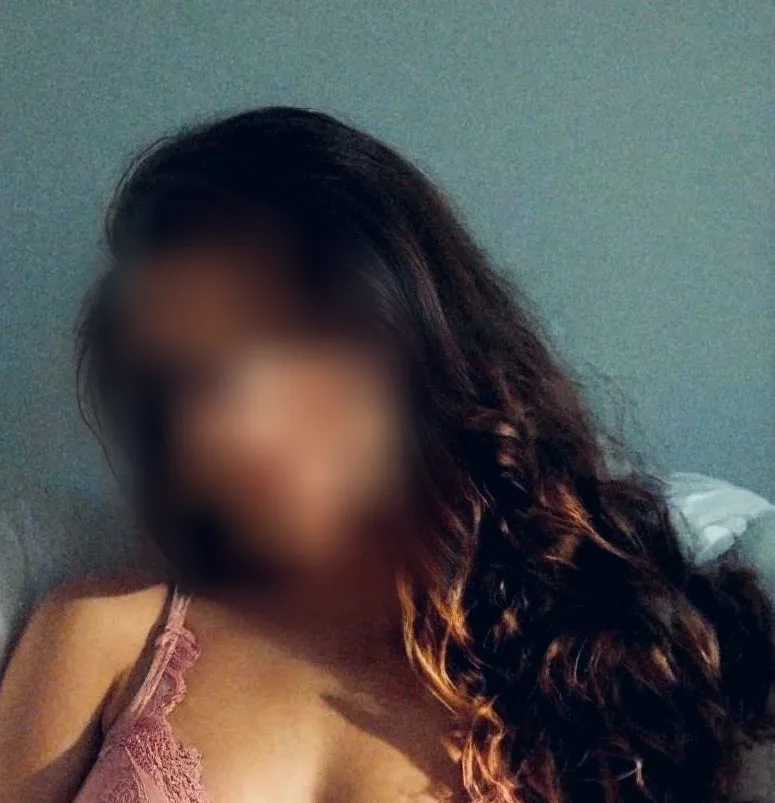 Aisha, 25