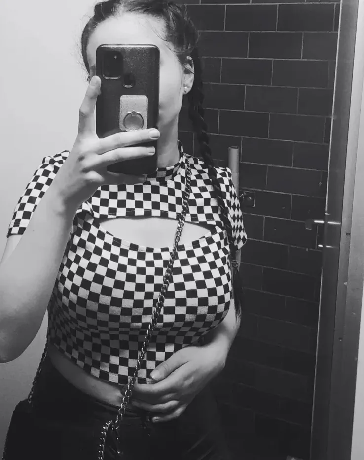 Demi, 24