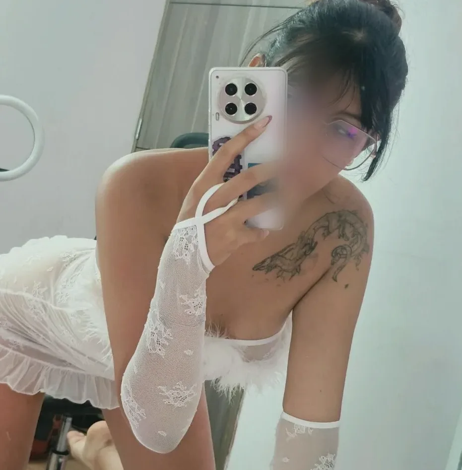 Nadia, 23