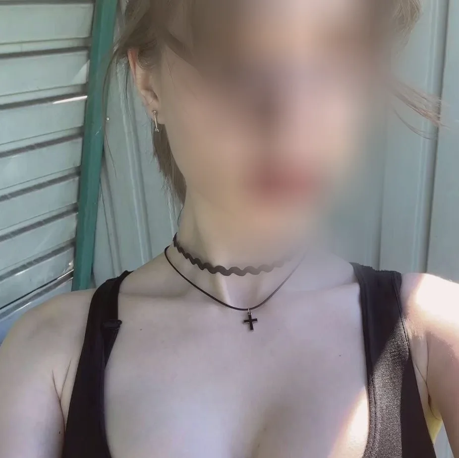 Nia, 21